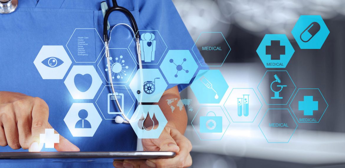Profissional da saúde com tablet na mão e rede de novas tecnologias médicas